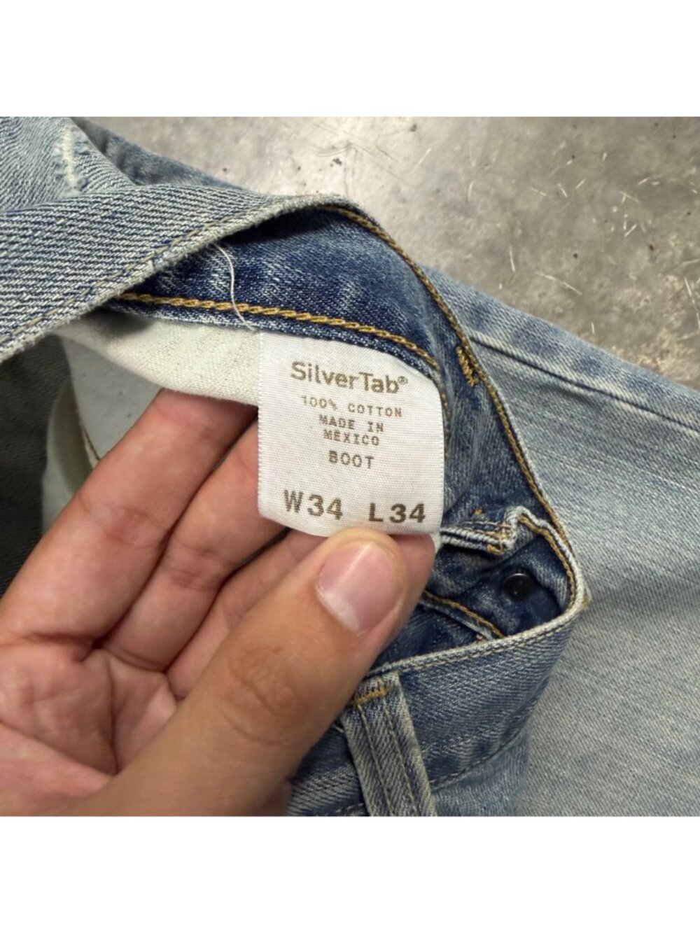 Levis 2000s Silvertab Bootcut Jeans - Picture 5 of 8